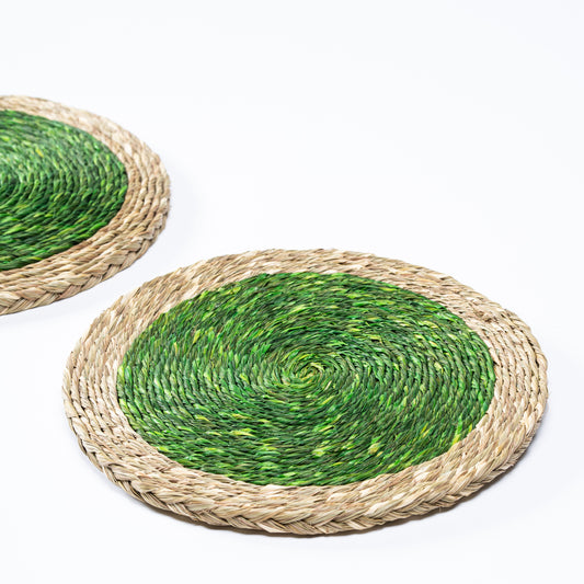 Side angle showing multiple green Sabai grass plate mats
