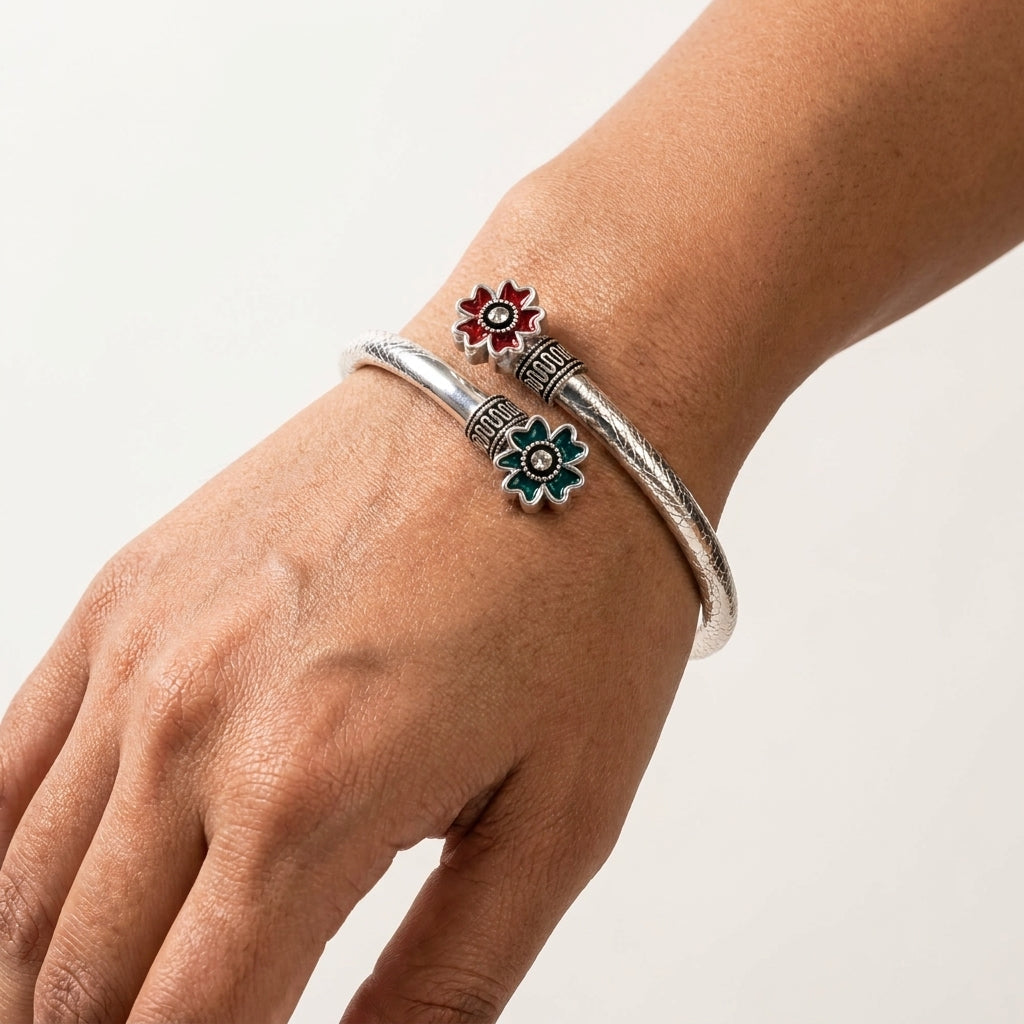 Rādhā–Kṛṣṇa Bala – Handcrafted 92.5 Sterling Silver Open Bangle