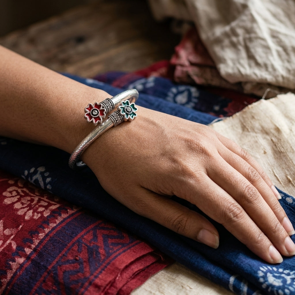 Rādhā–Kṛṣṇa Bala – Handcrafted 92.5 Sterling Silver Open Bangle