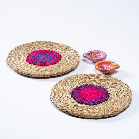 Set of 2 sabai grass mats with Diwali diyas – side view


